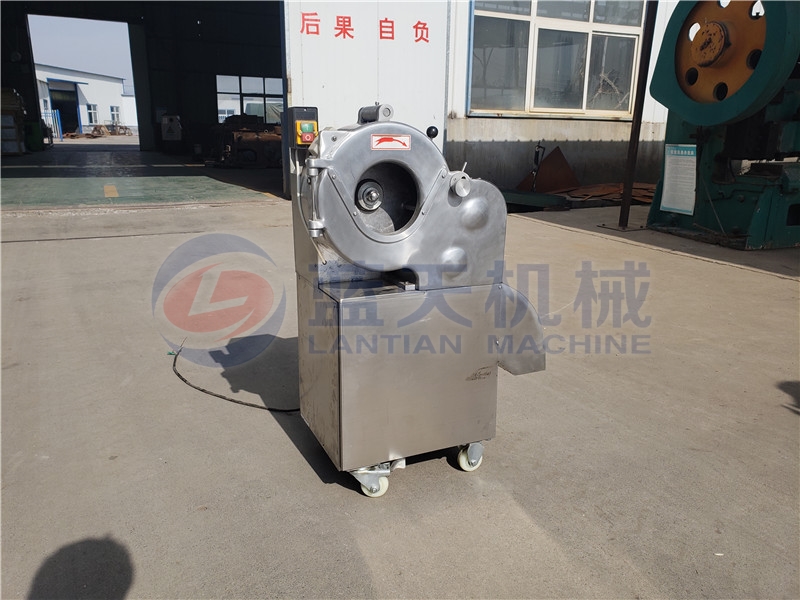 The potato dicer machine fuselage is made of high-quality food-grade stainless steel.