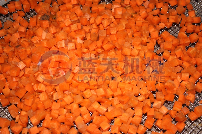 Carrot dicing machine is easy to operate and maintain.