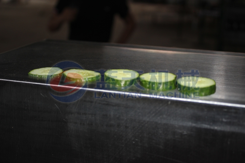 Our cucumber slicer is easy to operate and maintain.