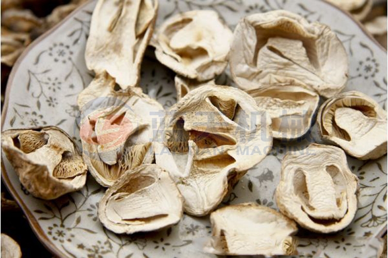 After drying by our straw mushrooms dryer,it can keep the edible value and nutrients well.