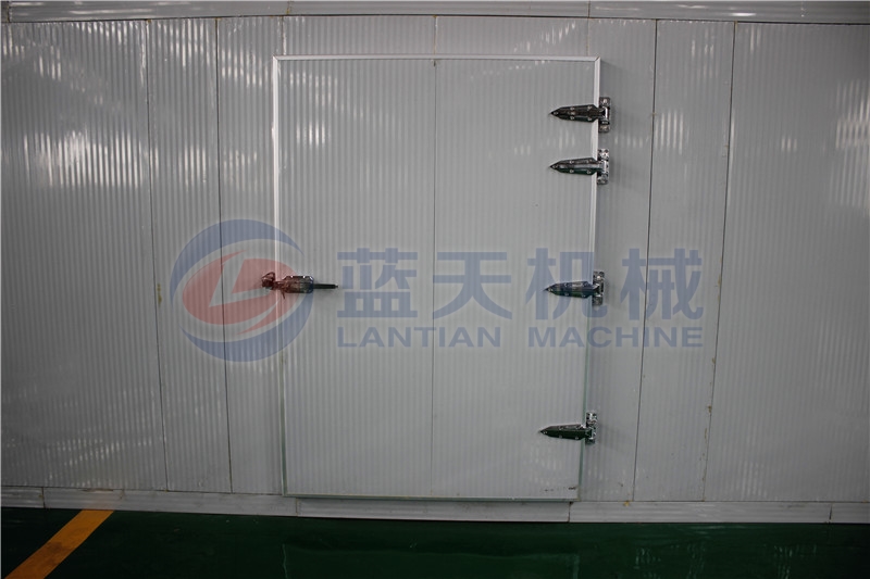 Our carrot dryer machine belongs to air energy heat pump box dryer